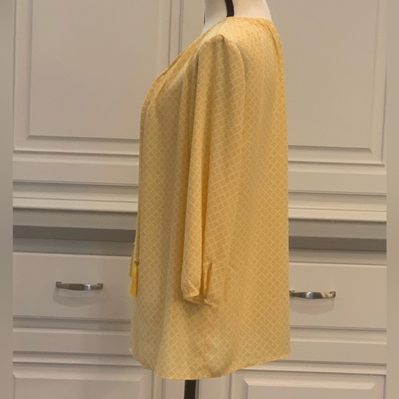 Banana Republic V-neck Tassel Tie Yellow White Blouse Size Medium - Picture 6 of 11